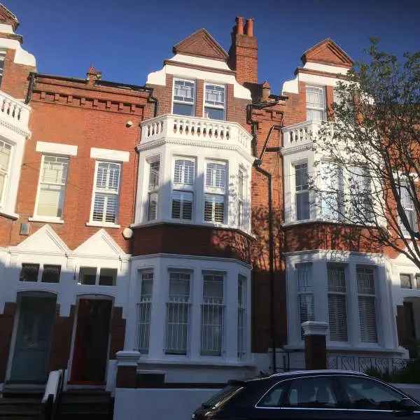 1 Bedroom Flat in Victorian House Near Clapham Common