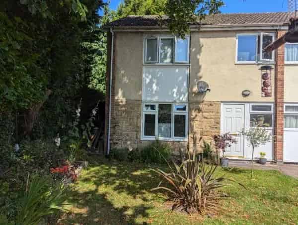 4 Bed House in Quiet Cul-de-sac Near Small Town