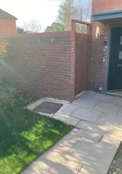 3 Bed Semi Detached House Large Garden Near Amenities
