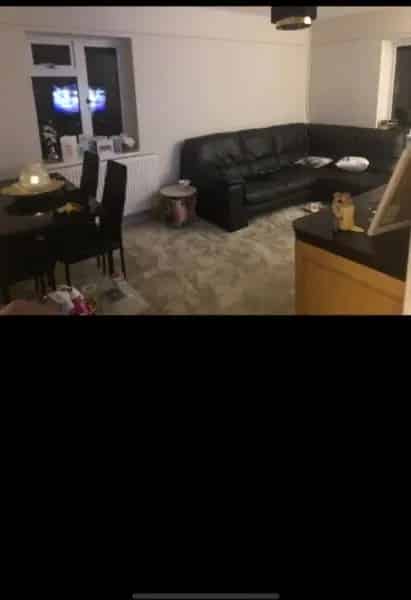 Beautiful Two Bedroom Flat West Bergholt Near Train Station