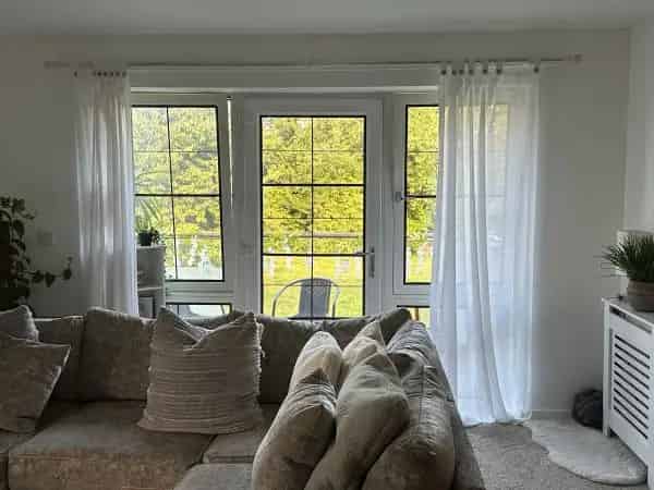 Spacious 2-Bed Flat Stunning Views Quiet Village Parking