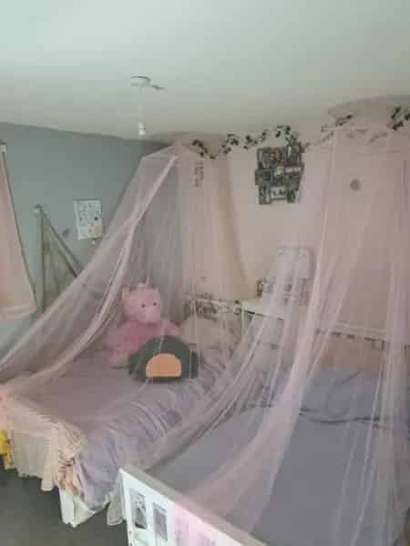 Large 3-Bed House - Huge Rooms & Balcony