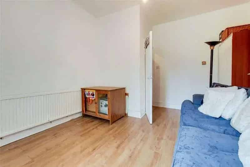 3 bed flat for sale