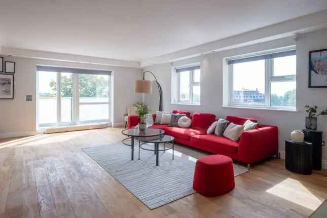 Flat for sale in Avenue Road, St Jonn's Wood, London NW8