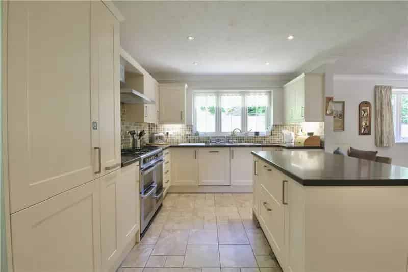 4 Bedroom Bungalow in Sway Near New Forest National Park