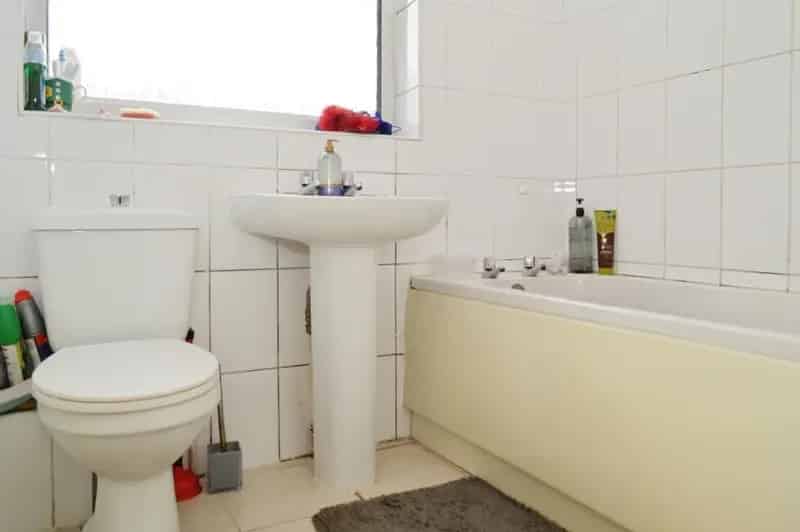 2 Bed House for Sale - Oldham, Requires Updating