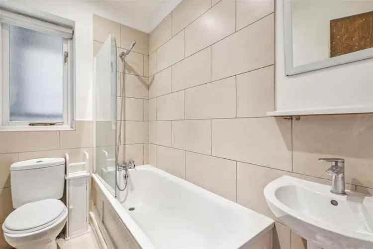 3 Bedroom Flat House to Rent in Brixton