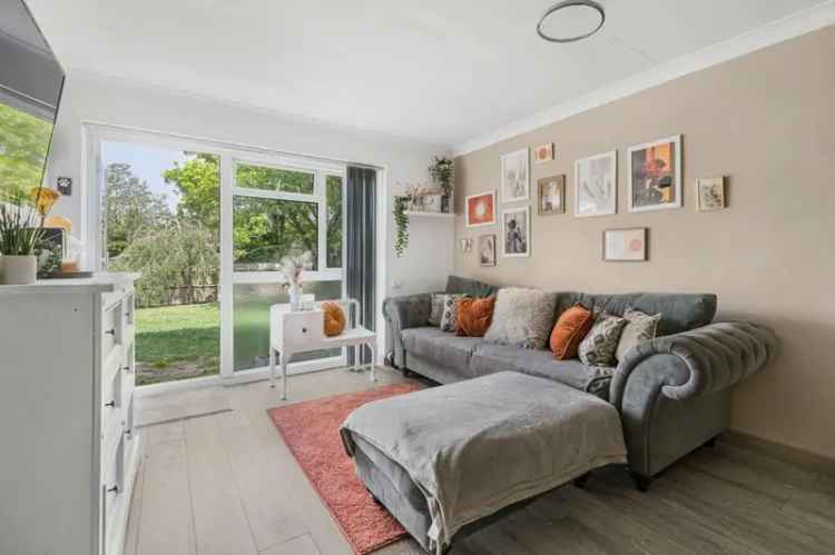 1 Bedroom Flat for Sale in Bromley
