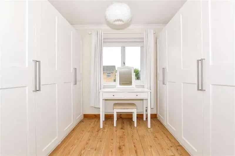 5 Bed House For Sale Near Schools Shops
