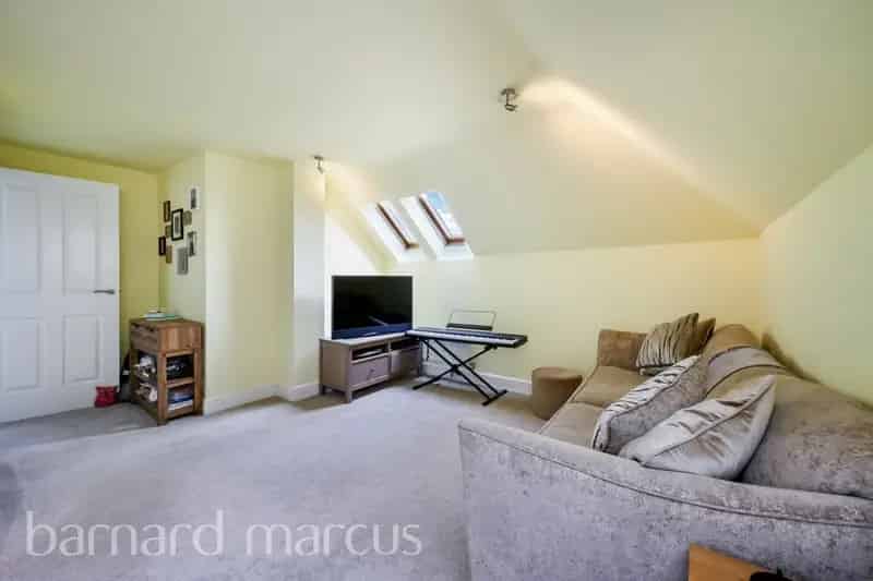 Flat For Sale , London, England