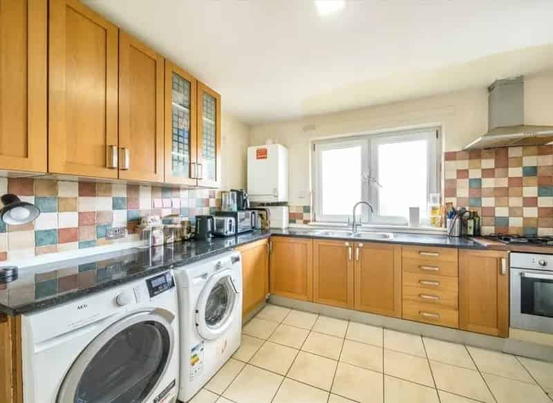 Three Double Bedroom Top Floor Apartment Clapham