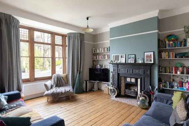 Terraced House for Sale in Brockley SE4