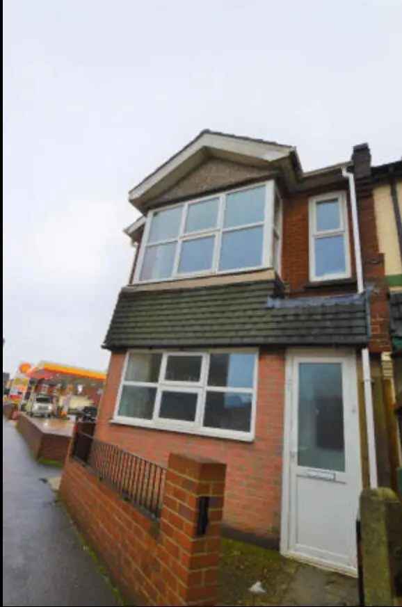 Studio Flat Springbourne - No Deposit Universal Credit Accepted