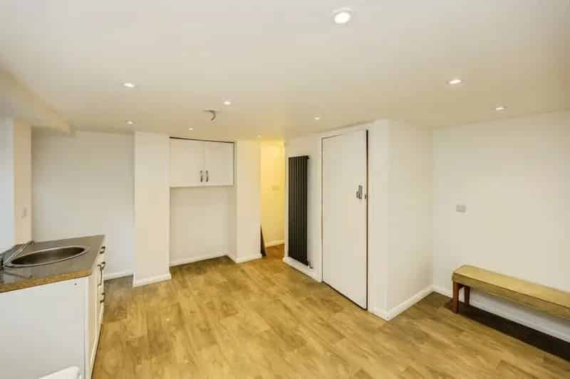 Three Bedroom End Terrace House For Sale