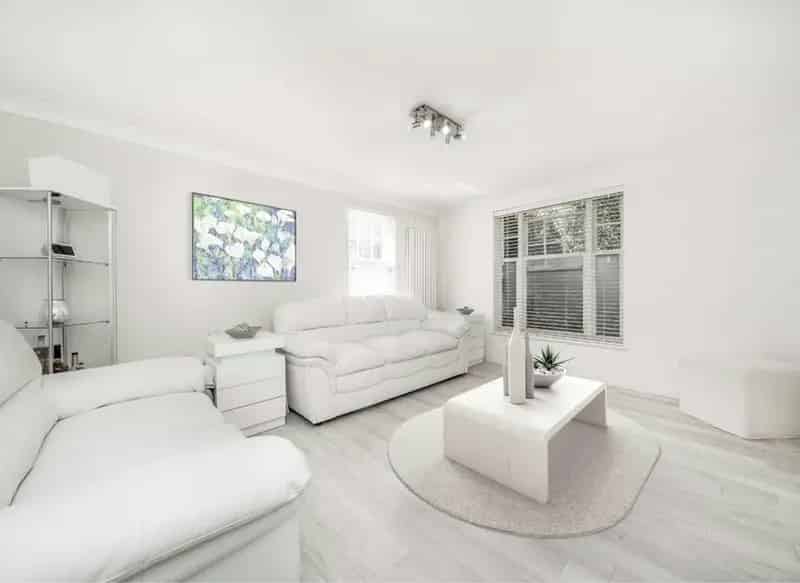 Two Double Bedroom Apartment in Sutton Square