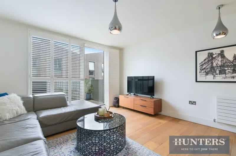 1 Bedroom Flat for Sale Brentford Lock West Riverside