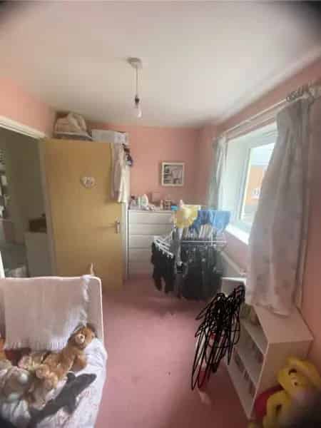 2 Bedroom Pet-Friendly Flat with Parking Near Parks