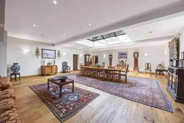 Pellbrook House: 7 Bedroom Detached House with Annexe and Gardens