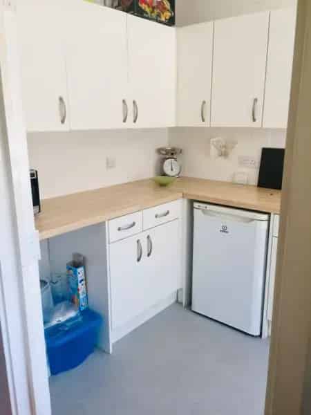 2 Bedroom House with Garden Driveway Parking Near Town and Country Park