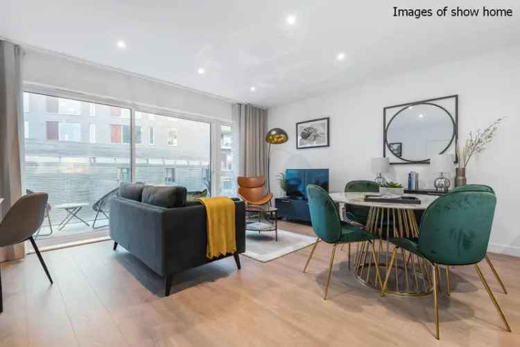 Flat For Sale in London, England