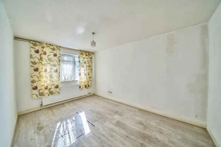 Three Bedroom End Terrace House Near Barking Upney Stations