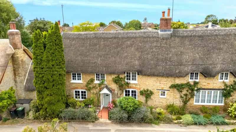 3 Bedroom Grade II Listed Cottage For Sale