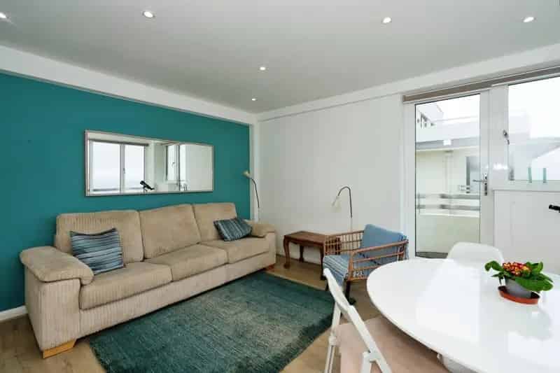 Seafront Two-Bedroom Flat in Rottingdean with Breathtaking Views
