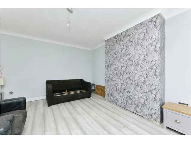 3 Bedroom End Terrace House for Sale