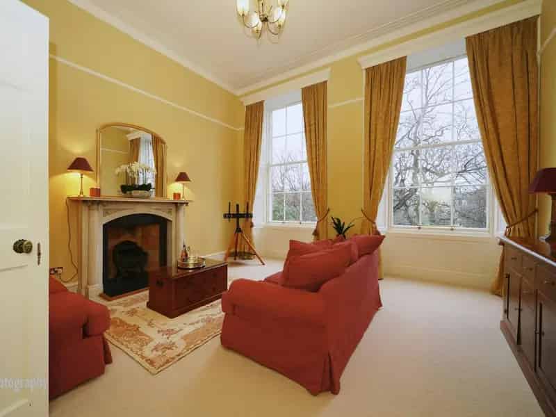 Stylish 2-Bedroom New Town Flat with Private Garden Access