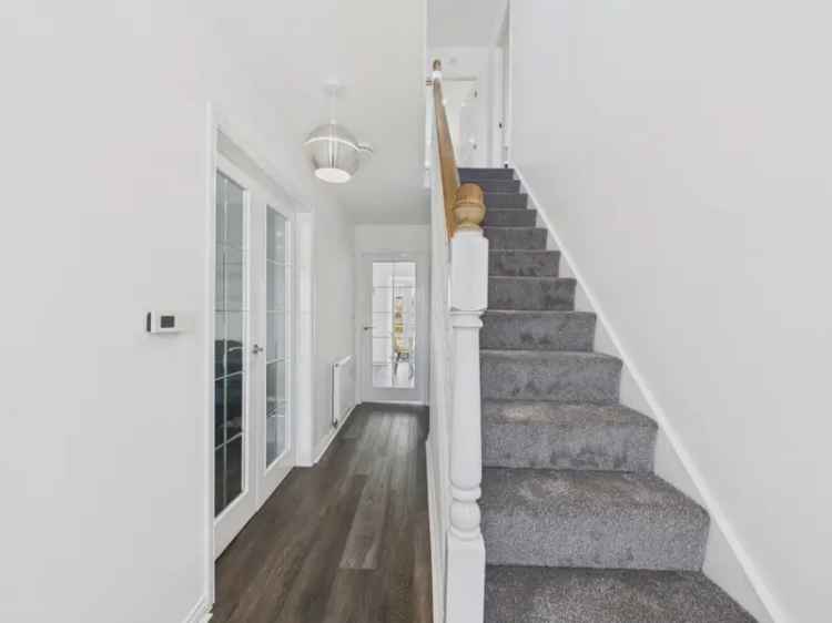 4 Bedroom Detached House For Sale in Peaceful Cul-de-sac