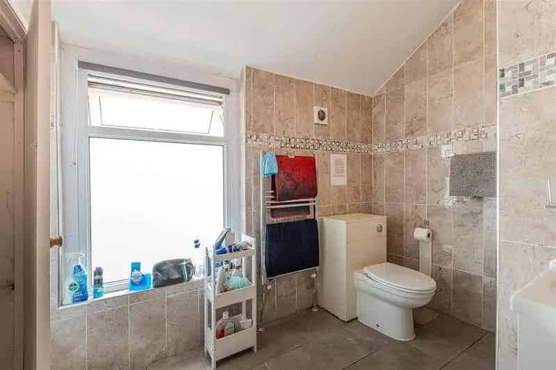 5 Bed House for Sale Ideal Investment Opportunity