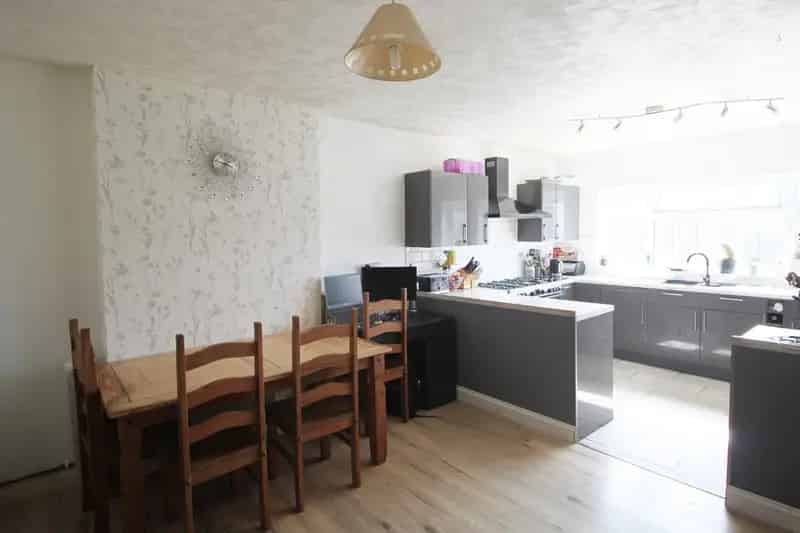 3 Bedroom Detached House For Sale in Netley Abbey