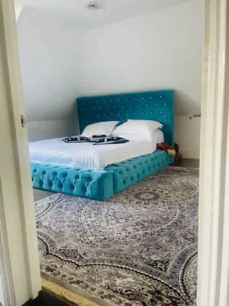 Spacious 3 Bed Flat Near Ilford Exchange