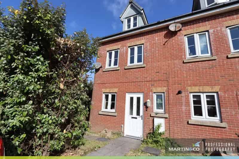 3 Bedroom House For Sale Spacious Townhouse No Chain