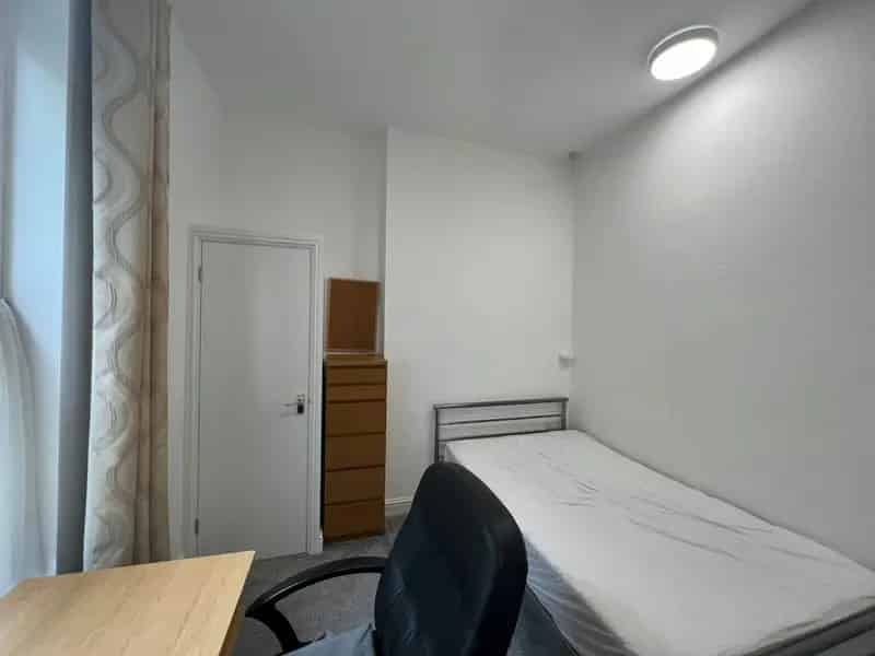 Cosy Double En-Suite Room - Bills Included