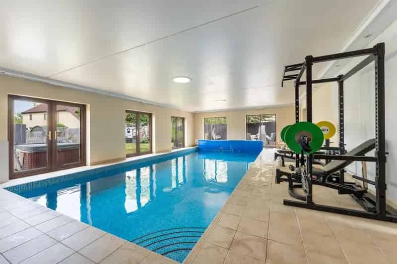 4 Bed House for Sale with Indoor Pool - West Wick