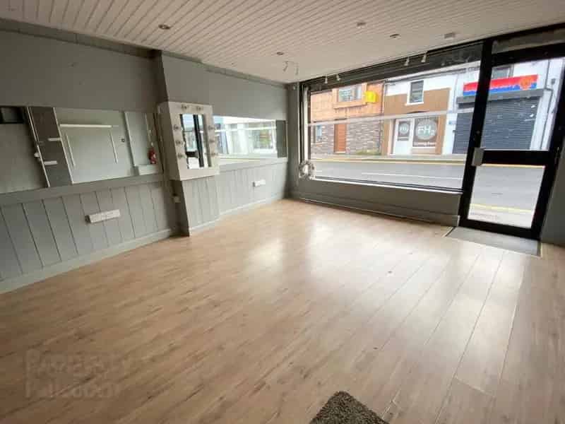 Commercial property For Sale , Clarkston, Scotland