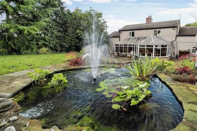 Large Detached Residence in Stunning Rural Setting