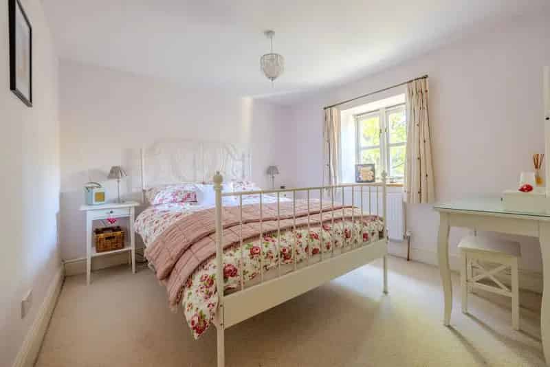 5 Bedroom Detached House to Rent in Chew Valley