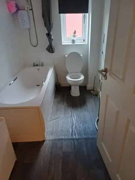 3 Bed House Near School Shops Doctors