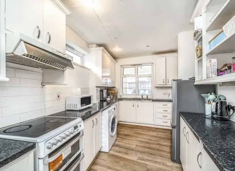 5 Bed End Terrace House Tooting Modernisation Potential