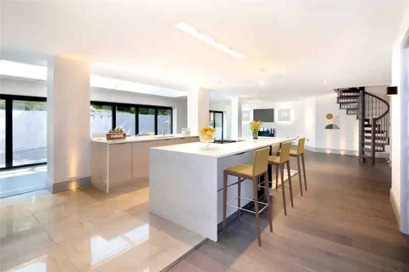 7 Bedroom Detached House for Sale Near Seer Green Station
