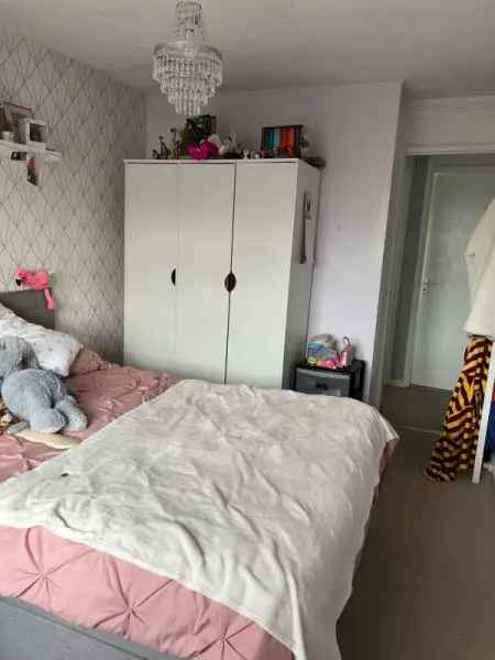 2 Double Bedroom End Terrace House