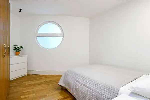 Spacious Two Bedroom Live Work Apartment Shoreditch 980 sq ft