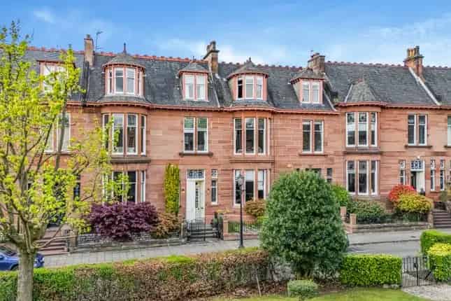 Edwardian Townhouse for Sale in Kingsborough Gardens Hyndland