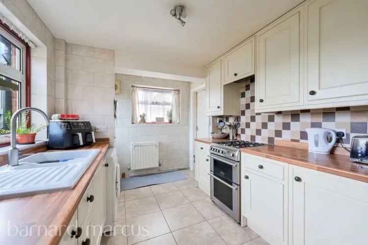 Spacious Semi-Detached Family Home with Garage - Chain Free