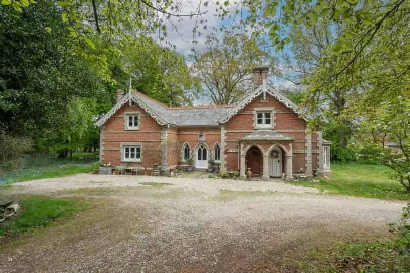 4 Bed Detached House with 2.21 Acres of Woodland