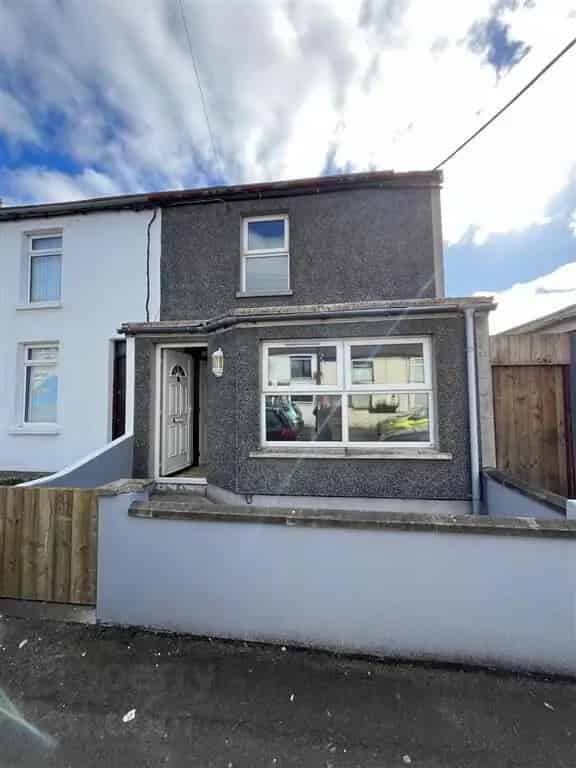 Two Bedroom House Near Amenities Available Now