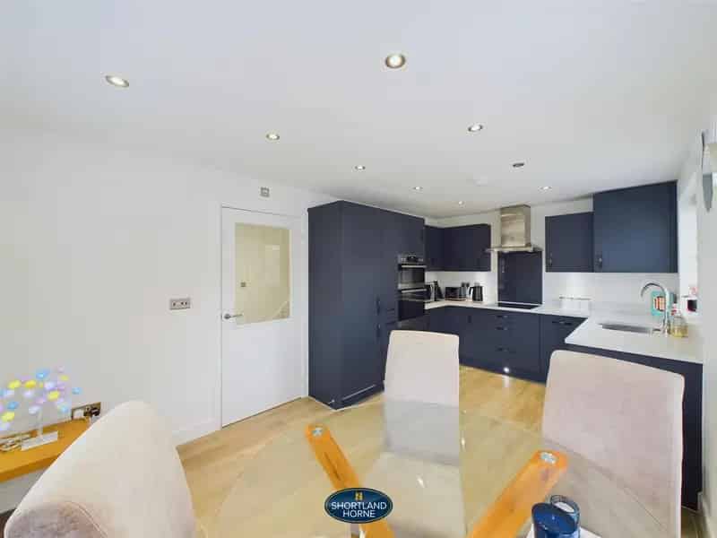3 Bedroom Detached House to Rent