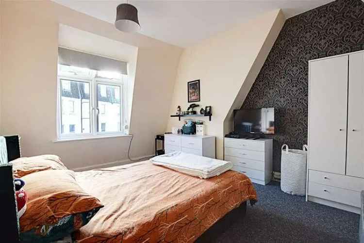 2 bed flat for sale